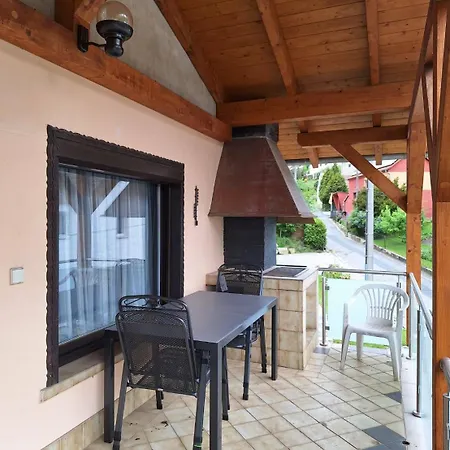 Haus Am Berg דירה